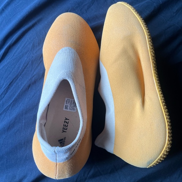 YEEZY KNIT RUNNER - Picture 3 of 7